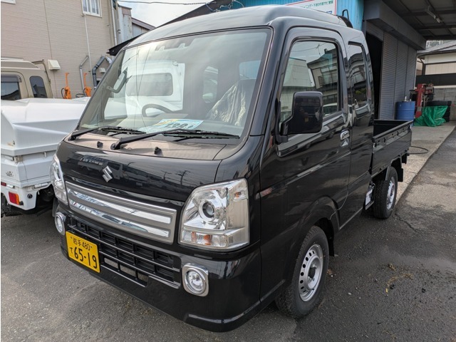 R4年式キャリイX4WD、LEDヘッドランプ装着車、キャビンの広い軽トラです。