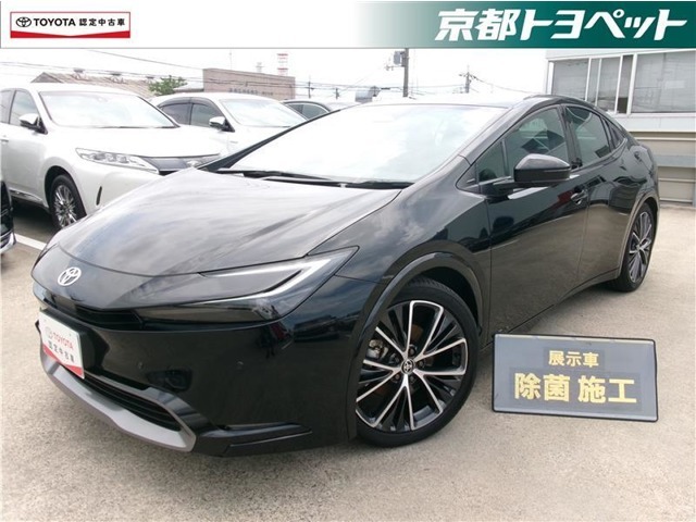 アティチュードブラックマイカのプリウス入荷しました。　街中でプリウスをよく見掛けられると思います。選ばれる理由は、やっぱり燃費！！家計に優しいプリウスをぜひお店でご覧くださいませ♪