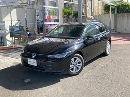 フォルクスワーゲン ゴルフ eTSI アクティブ ベーシック 使用済未使用車　純正ナビゲーション　バッ