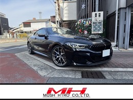 BMW 8シリーズ M850i xドライブ 4WD カーボンルーフ/赤革/前後ドラレコ/B＆W/Qi