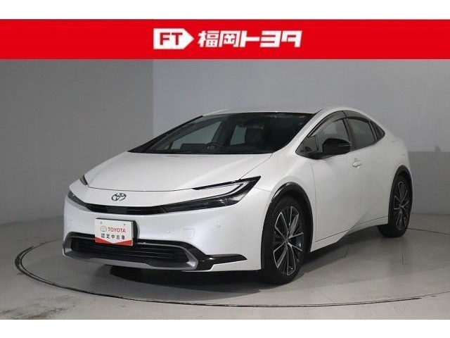 ディスプレイオーディオ、パノラマモニター、電動バックドア、シートヒーター、衝突被害軽減システムが付いた安心なプリウス！