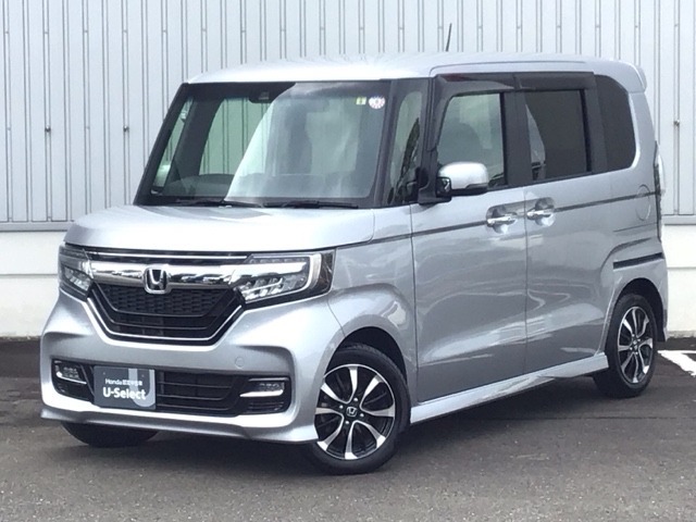 N-BOX カスタムG・Lホンダセンシングです。ホンダセンシングを標準装備したこの車両は、パワースライドドアや、フォグライト、LEDヘッドライト等、充実装備です。