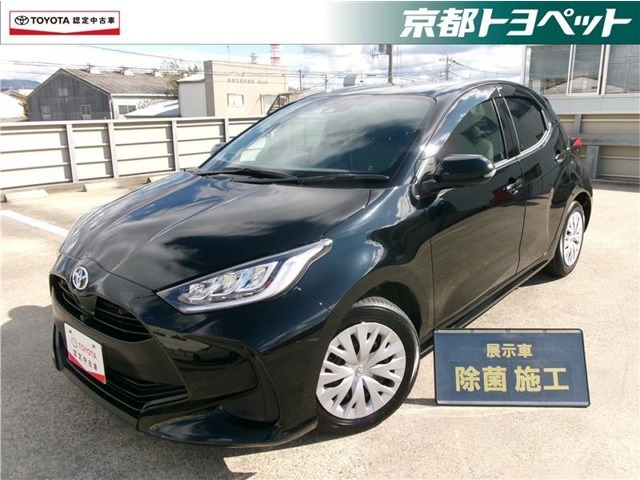 ブラックのヤリスハイブリッド入荷しました。