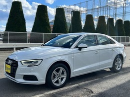 アウディ A3セダン 30 TFSI 保証付　バーチャルコックピット　ナビ