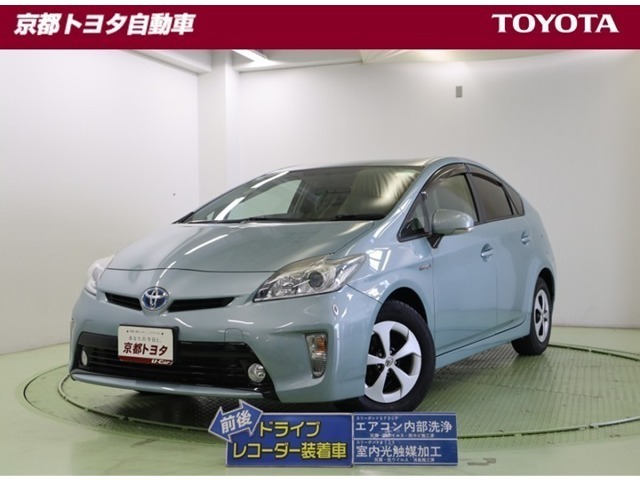 何度も姿を変えながらも第一線を走り続ける【プリウス】。静粛性と低燃費で選ばれるハイブリッドのパイオニアです。