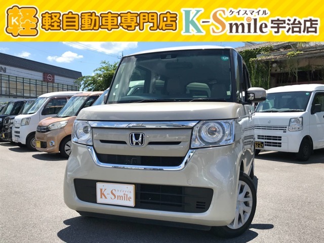 当店「ケイスマイル」では軽自動車をオールメーカー200台展示している京都でも最大級のお店です！明るく楽しいスタッフとの商談はきっとご満足いただけるはずですよ！是非一度ご来店くださいませ！！