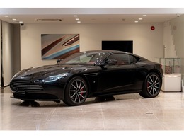 アストンマーティン DB11 5.2 V12クーペ　オニキスブラック