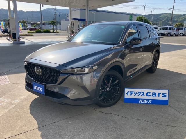 7人乗り　CX-8入庫しました。ブラックトーンエディションで、専用仕様になっています。純正ナビ・フルセグ・バックカメラ・全方位カメラ・ハーフレザーなど充実装備が付いております。お早めにご検討下さい。