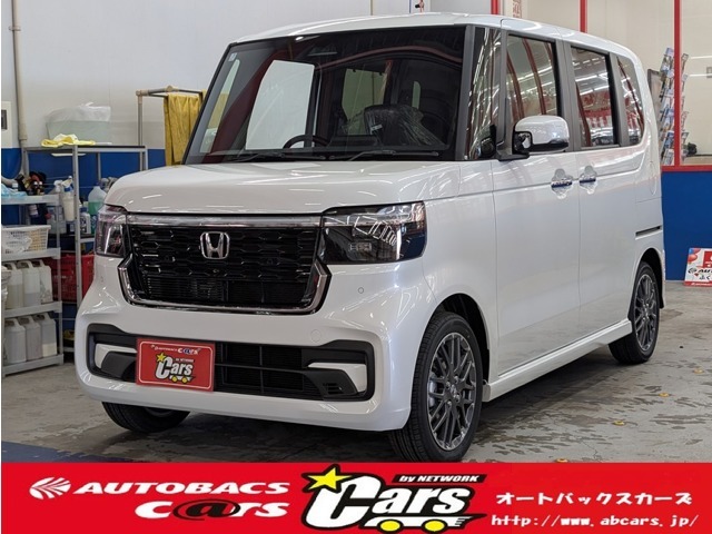 オートバックスカーズふくさき店です♪お車が入庫致しました！令和7年式　ホンダ　「NBOXカスタム」グレードは「ターボ　2WD」カラーは「プラチナホワイトパール」です！