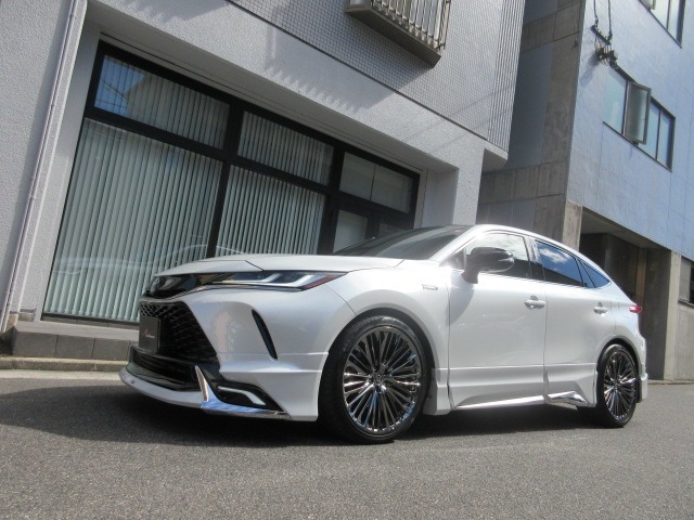 ディーラー車　法人1オーナー　禁煙車　屋内保管のとてもキレイなハリアープラグインハイブリッド