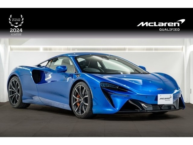 McLaren初の量産型プラグイン・ハイブリッドモデルのARTURAが入荷致しました。