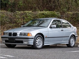 BMW 3シリーズコンパクト 318ti セレクション 本革シート　サンルーフ　シートヒーター付