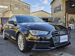 アウディ A3セダン 1.4 TFSI ターボ　革シート　キーフリー　純正ナビ