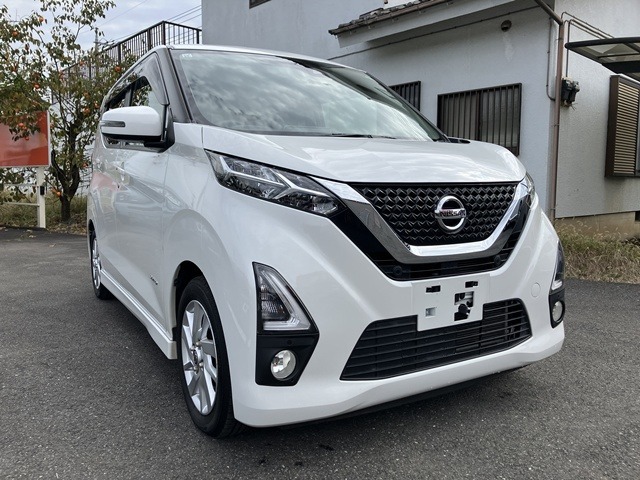 新生オート飯能では☆軽届出済未使用車☆をメインに扱っております！ご希望のカラーやグレードでのご紹介もできますので、お気軽にお問い合わせください！