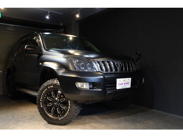 マットカラー　社外ヘッドライト・リアテール　オールテレーンタイヤ　社外17インチAW　8人乗り　クルーズコントロール　純正ナビ　ルーフレール　ETC