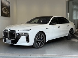BMW i7 M70 xドライブ 4WD 弊社元デモカー　Bowers＆Willkins　サンル