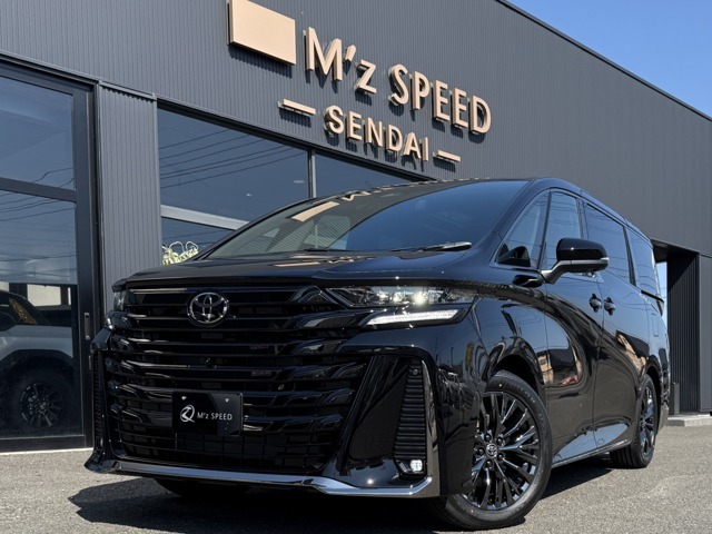 改良後　2WD　内装ブラック　ユニバーサルステップ　左右独立ムーンルーフ　パノラミックビューモニター　デジタルインナーミラー（前後方録画機能付）　アダクティブハイビームシステム　クルーズコントロール