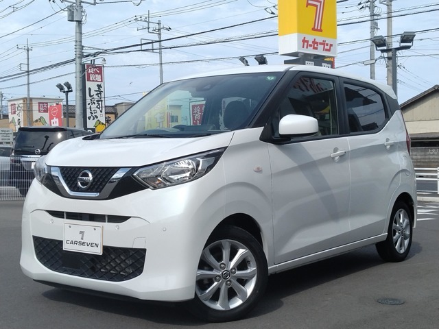 純正ナビ　バックカメラ　エマージェンシーブレーキ　横滑り防止　ETC　ドライブレコーダー　Bluetooth　禁煙車