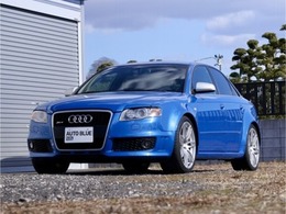 アウディ RS4 4.2 4WD 6MT コンフォートパッケージ サンルーフ