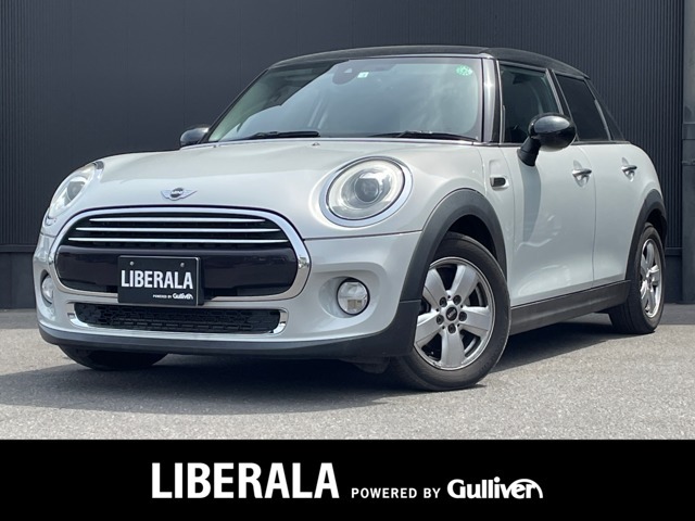 シルバー ハッチバック 5ドア 車両 シルバー ハッチバック 5ドア 車両