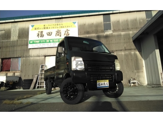 伊勢自動車道「久居IC」より車で15分。JR「六軒駅」より徒歩20分。国道23号線沿いです。