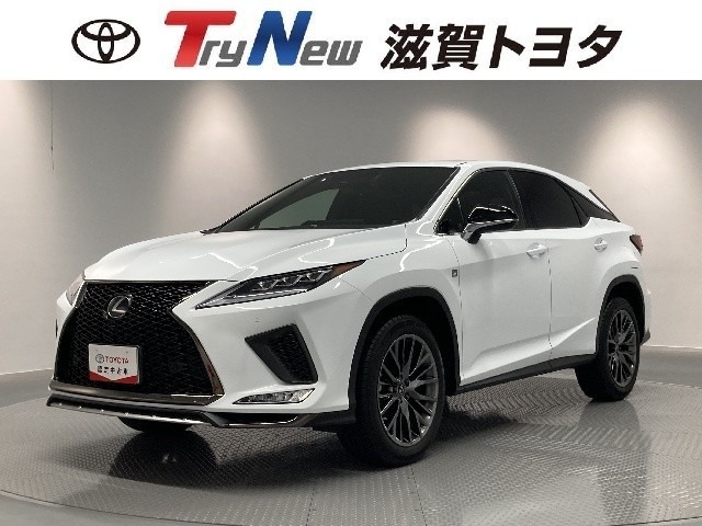 軽快な走行性能とラグジュアリーなデザインで優雅なドライブが楽しめるLEXUS RX300です。
