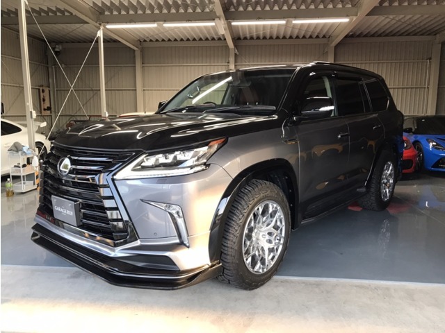 レクサス LX570を入庫致しました！マークロビンソン、リアエンターシステム、モデリスタ仕様でございます。