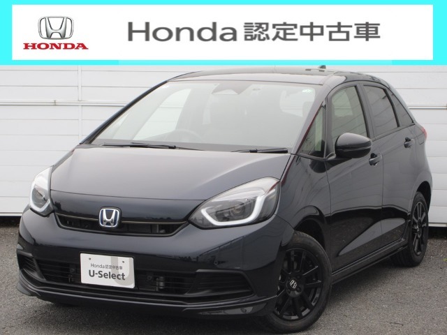 当社試乗車、業務車のフィット（e:HEV ホーム ブラックスタイル）が入庫です。内外装ともにきれいなお車で、ギャザズ9インチメモリーナビ　Bluetooth　ETC　Rカメラ　等装着しております！