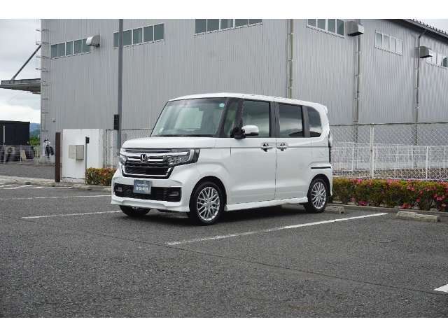 総額表示の諸費用は、岡山県内での登録費用で計算しております。県外のお客様においては別途、登録費用、陸送費用が必要になります。