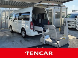 トヨタ ハイエースバン 4ドア　ディーゼル　車いす仕様車　Aタイプ 4WD 福祉車両 車いす移動車 ウェルキャブ