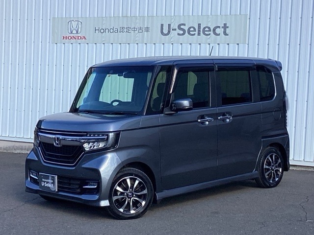 N-BOX カスタムG・Lホンダセンシングです。ホンダセンシングを標準装備したこの車両は、パワースライドドアや、フォグライト、LEDヘッドライト等、充実装備です。