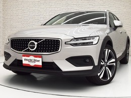 ボルボ V60クロスカントリー アルティメット B5 AWD 4WD パノラマSR/黒革/ハーマンカードン/19inAW