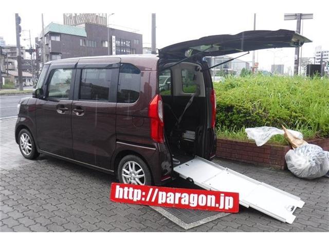 福祉車両車イス仕様車N-BOXスローパーリヤシート付き4人乗り！ナビ、バックカメラ、ETC装備！雹害でルーフに凹みは多数ありますがお買い得価格車です！！
