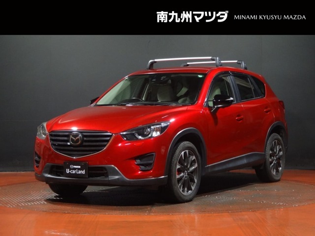 中古車専門再生工場にて熟練専任スタッフが丁寧に清掃、仕上げを実施しております。また、お客様に安心してご検討いただける様、公取協が定める基準に基づき車両検査を実施し、車両状態評価証を発行しております。