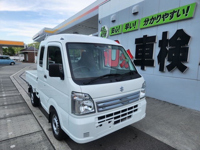 展示車としてディーラーにて展示されていたお車が入庫致しました。