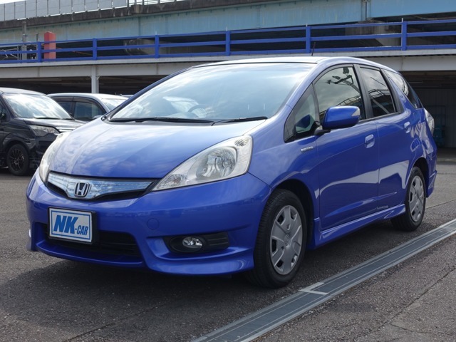 広い敷地に普通車・軽自動車・商用車合わせて在庫車両300台以上あります！高級車からお手頃価格車両まで幅広く販売しております。支払総額20からご用意しています。是非一度お問い合わせください。