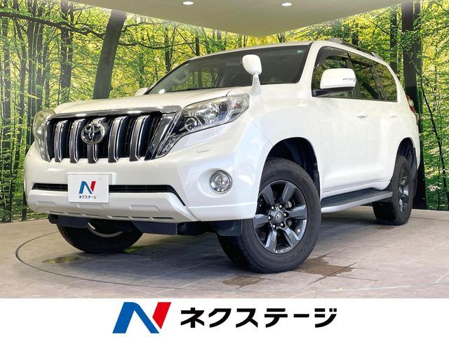 4WD　9型ナビ　バックカメラ　禁煙車　スマートキー　LEDヘッド