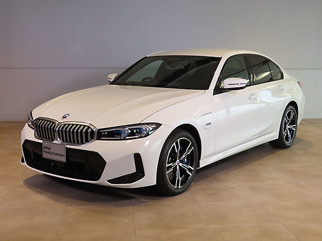 BMW Premium Selectionみなとみらい 屋内でご案内できます。　遠方のお客様もご相談ください。BMW正規ディーラー認定中古車　 TEL045-227-6811 mail:bps@minato-mirai.bmw.ne.jp