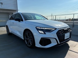 アウディ S3スポーツバック 2.0 4WD ブラックスタイリングPKG