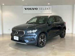 ボルボ XC40 T4 AWD インスクリプション 4WD 白革パワーシート harmankardonスピーカー