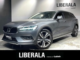 ボルボ V60クロスカントリー T5 AWD プロ 4WD パノラミックスライディングルーフ/ACC
