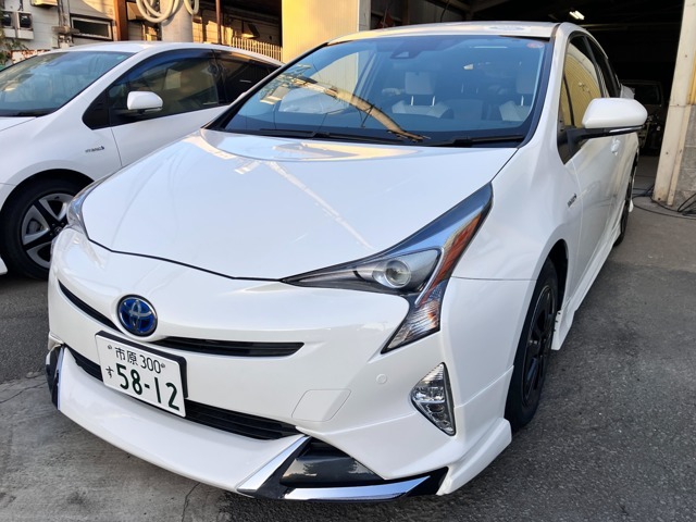 H28年式プリウスパールホワイトグレードS入荷しました