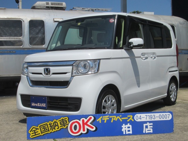当店は総額表示でご案内しております。お乗り出し総額で車両価格、諸費用、税金、点検や部品交換や車両のクリーニング、磨きまですべて含まれた価格となっております。県外の方は別途県外登録費用を頂きます。