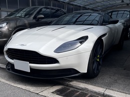 アストンマーティン DB11 AMR AMRライムラインレザー　カーボンパーツ