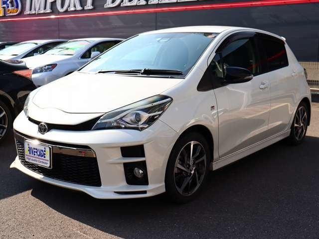 リバーサイドEURO CARSの車をご覧いただきありがとうございます。当社では高品質にこだわって仕入れを強化しております！他店では比較ができないようなオプション多数お買い得車両も多数展示中です！