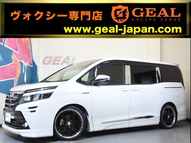 ヴォクシー専門店★GEAL★27年式HV　Vドレスアップ車両（モデリスタコンプリートカー、新品19インチAW、9型ナビ、12型後席モニター、両側電動スライドドア、プッシュスタート）入庫しました。