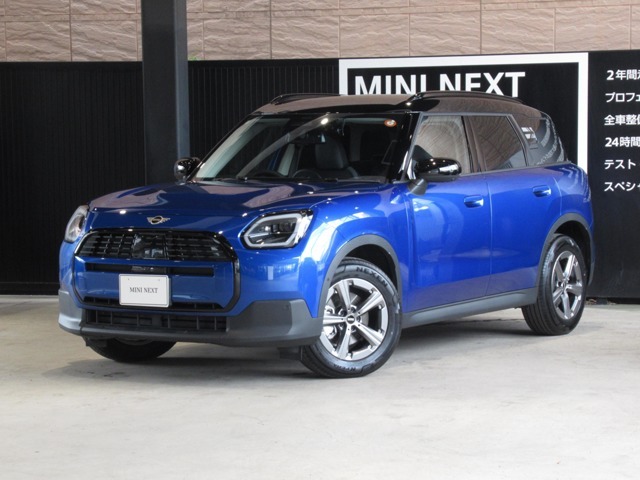 MINIを熟知したメカニックによる、360度にわたる納車前点検。MINIオックスフォード工場のメカニックと同様の教育・訓練を受けた、MINI専門のメカニックが、360度にわたるポイントを徹底的にチェック。