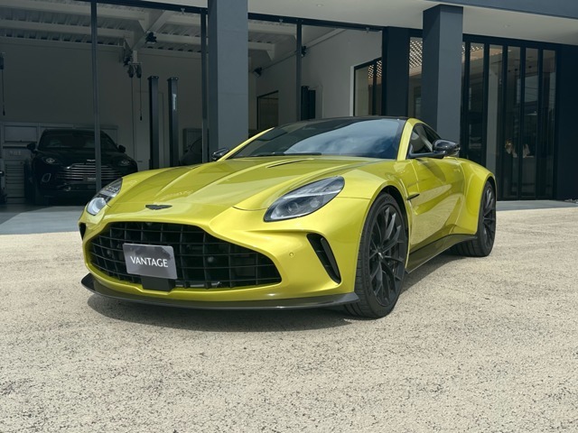 コスモポリタンイエローのVantageが入庫致しました。FRでトランスアクスルがアストンマーティンVantageの魅力です。