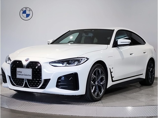 i4 eDrive40 M-sportが入荷いたしました。ボディカラーはアルピンホワイトのお車です。