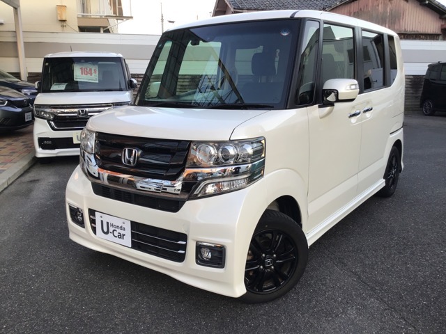 N-BOXカスタム、SSブラックスタイルパッケージ入荷いたしました。人気のパールホワイトです。